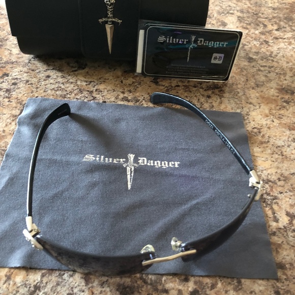 SILVER DAGGER SUNGLASSES - Picture 1 of 5